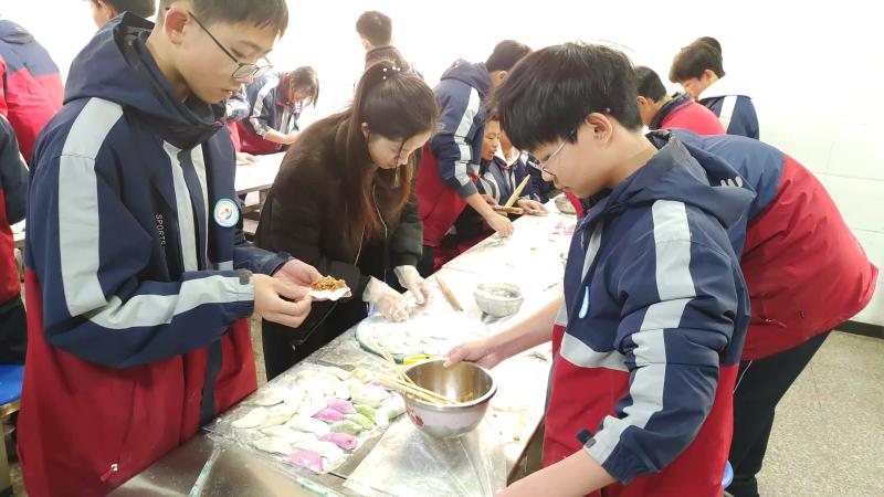 情暖冬至　韻味餃香  —開(kāi)高初中部冬至包餃子活動(dòng)